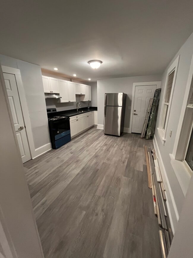 36 Loker St, Unit One Bedroom unit w Office in Framingham, MA - Foto de edificio - Building Photo