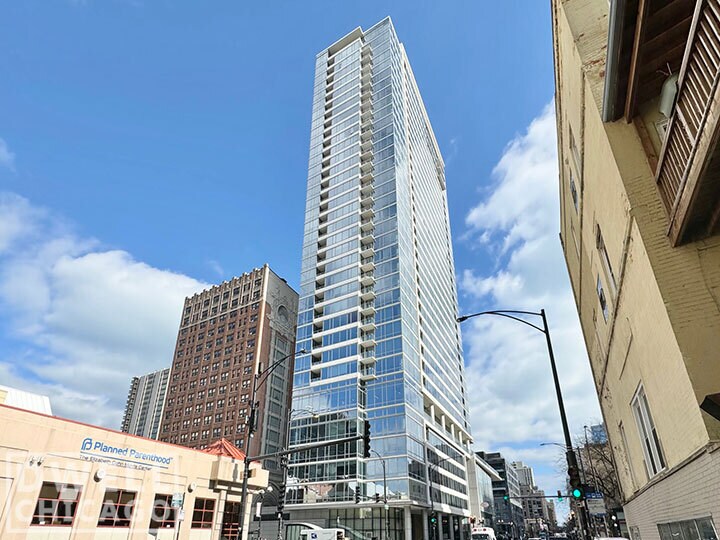 1200 N La Salle Dr, Unit 2 in Chicago, IL - Building Photo