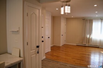 1660 Farmington Ave in Farmington, CT - Building Photo - Building Photo