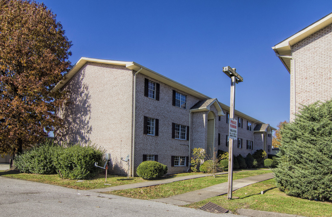 18 Greenwood Dr in Ceredo, WV - Building Photo