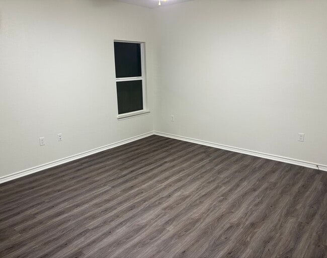 914 Country Club Dr in Seguin, TX - Building Photo - Building Photo