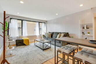7425 N Sheridan Rd in Chicago, IL - Building Photo - Building Photo