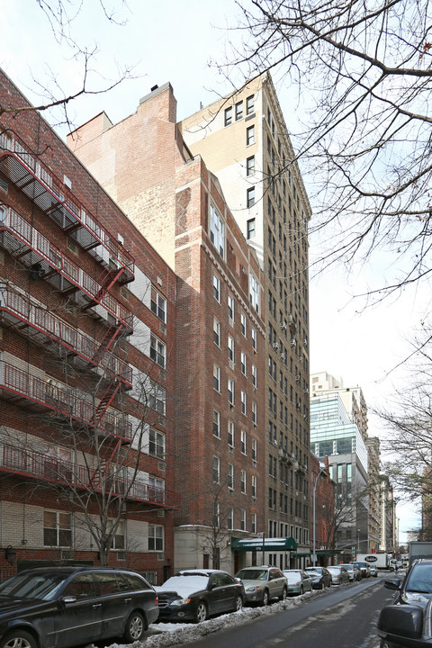 170 W 76th St in New York, NY - Building Photo