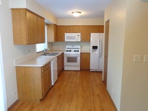 1404 Keele Dr in Carpentersville, IL - Foto de edificio - Building Photo