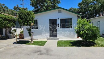 171 E 15th St in Pittsburg, CA - Building Photo