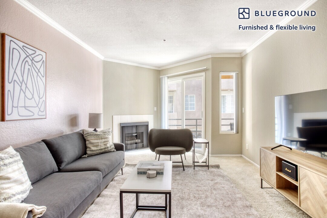 1710 N Fuller Ave-Unit -FL5-ID796 in Los Angeles, CA - Building Photo