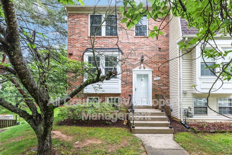 7612 Indian Hills Dr in Rockville, MD - Building Photo
