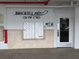 126 SW 17th Rd in Miami, FL - Building Photo