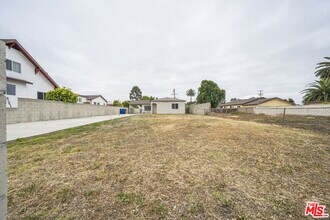 322 W 122nd St in Los Angeles, CA - Building Photo - Building Photo