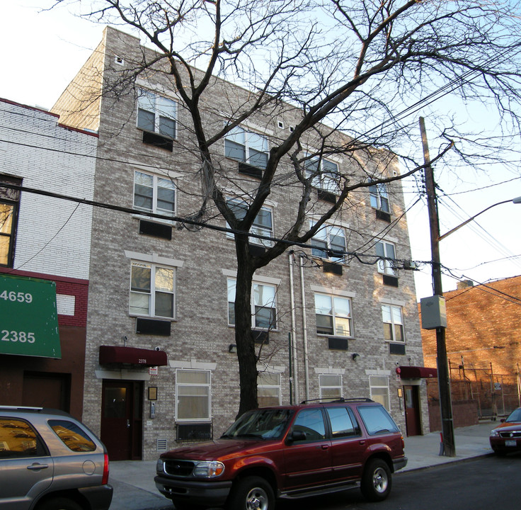 2378 Hoffman St in Bronx, NY - Foto de edificio