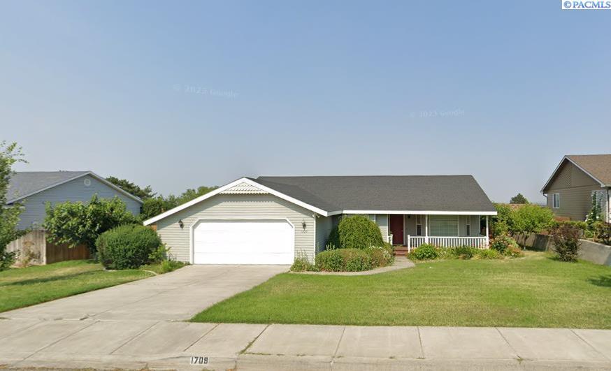 1709 S Lyle St in Kennewick, WA - Building Photo
