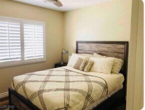 985 Flapjack Dr in Henderson, NV - Building Photo - Building Photo