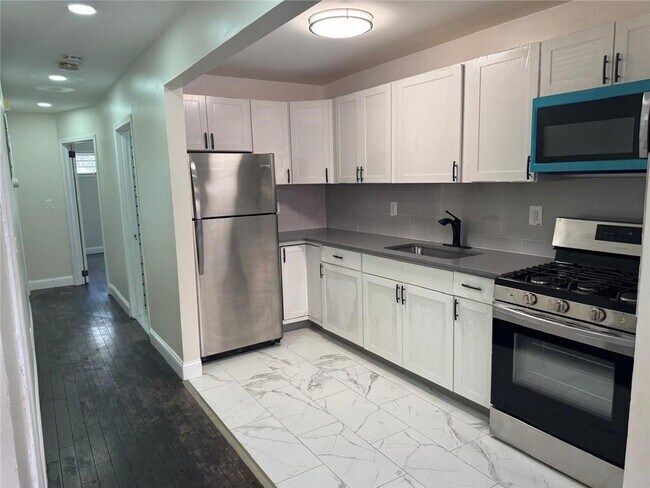 246 MacDougal St in Brooklyn, NY - Building Photo - Building Photo