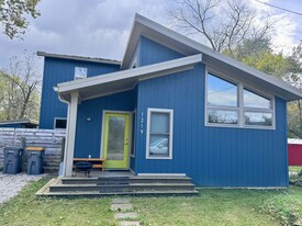 1219 W Cottage Grove Ave in Bloomington, IN - Building Photo