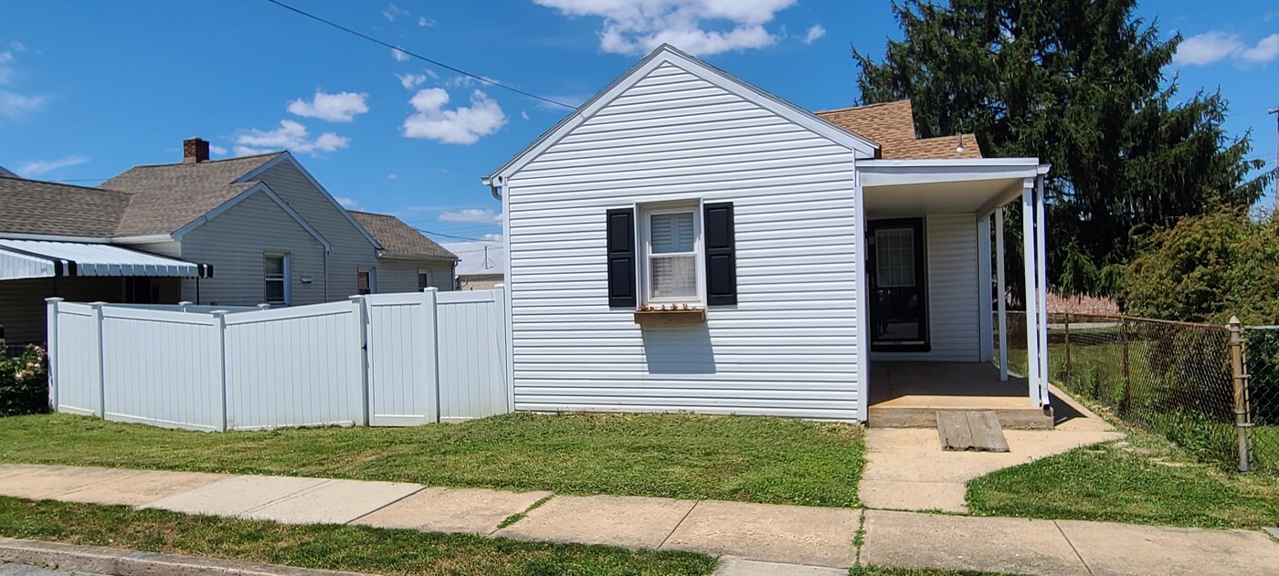 1037 E Prospect St in York, PA - Building Photo