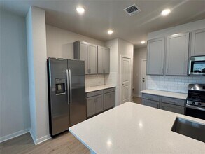 75 Hereford Lp in Hutto, TX - Building Photo - Building Photo