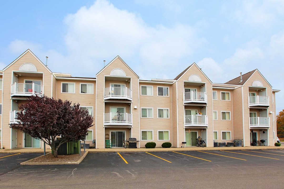 Emerald Creek Apartments in Traverse City, MI - Building Photo