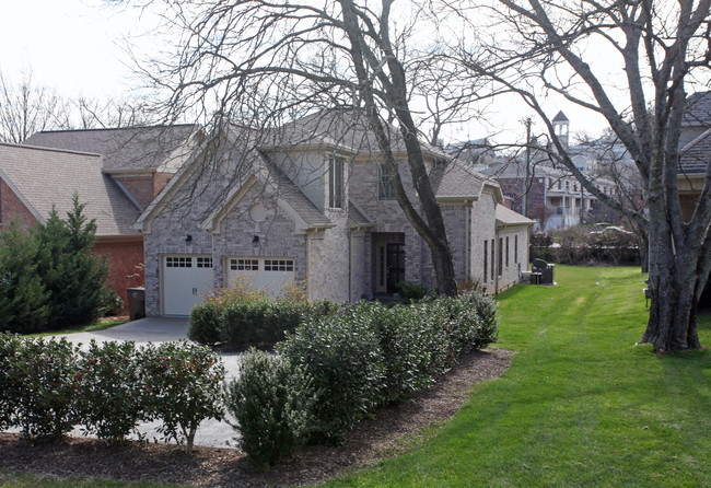 2241 Castleman Dr in Nashville, TN - Foto de edificio - Building Photo
