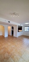 8833 NW 107th Ct, Unit 104 in Doral, FL - Foto de edificio - Building Photo