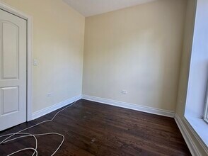 2300 N Springfield Ave in Chicago, IL - Foto de edificio - Building Photo