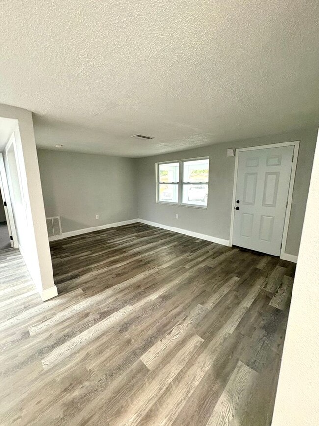 9110 Pegasus Ave in Port Richey, FL - Building Photo - Building Photo