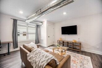 1562 Michigan St NE in Grand Rapids, MI - Foto de edificio - Building Photo