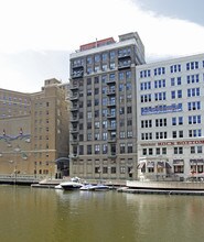 730 N Plankinton Ave in Milwaukee, WI - Building Photo - Building Photo