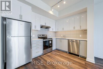 3030 Pharmacy Ave in Toronto, ON - Building Photo - Building Photo