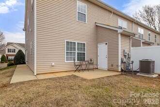 10457 Stokeshill Ct in Pineville, NC - Foto de edificio - Building Photo