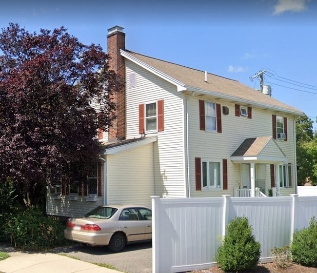 17 Hamblin Rd in Waltham, MA - Building Photo - Building Photo