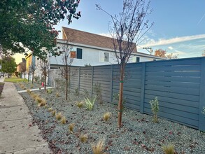 1024 Mission Townhomes in Costa Mesa, CA - Foto de edificio - Building Photo