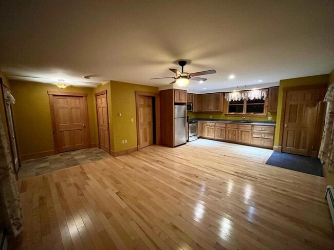 860 Atlantic Hwy in Northport, ME - Building Photo - Building Photo