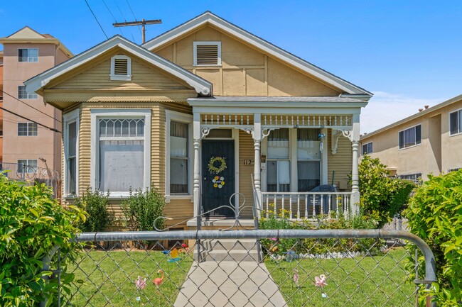 1125-1129 E 52nd St in Los Angeles, CA - Building Photo - Building Photo