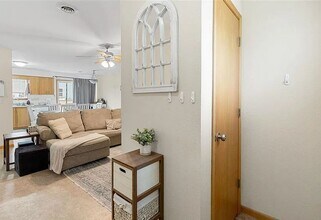 517 Stonedale Dr in Manhattan, KS - Building Photo - Building Photo