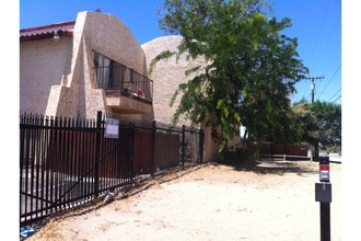 Courtyard Apartments in Adelanto, CA - Building Photo - Building Photo