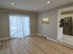 289 Selkirk St in Canton, MI - Building Photo - Building Photo