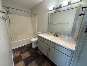 3215 W Willow Knolls Dr in Peoria, IL - Building Photo - Building Photo