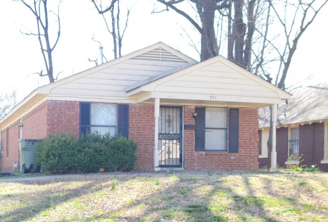 951 Faxon Ave in Memphis, TN - Building Photo