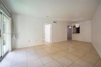 4147 Stirling Rd in Fort Lauderdale, FL - Building Photo - Building Photo