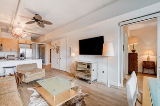 353 E Bonneville Ave, Unit 233 in Las Vegas, NV - Building Photo - Building Photo