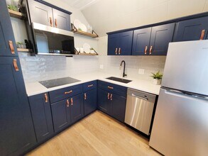 810 W Edwards St in Springfield, IL - Building Photo - Building Photo