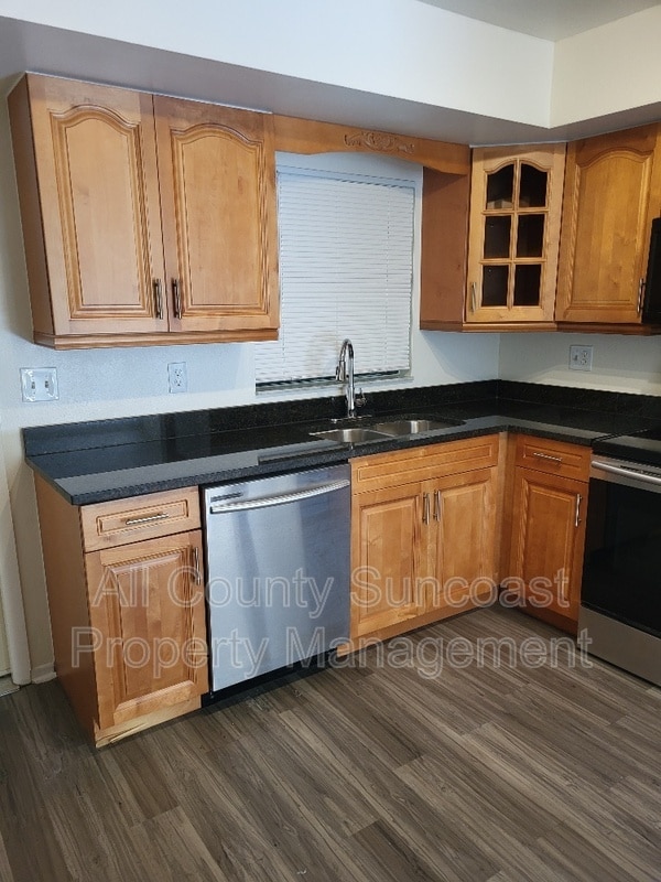 property at 513 E Curlew Pl