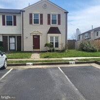 5939 Grisby House Ct in Centreville, VA - Building Photo