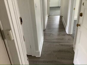 290 Bruce Park Ave, Unit #4 in Greenwich, CT - Foto de edificio - Building Photo