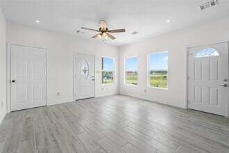 5053-5835 Drive in Cleveland, TX - Building Photo - Building Photo