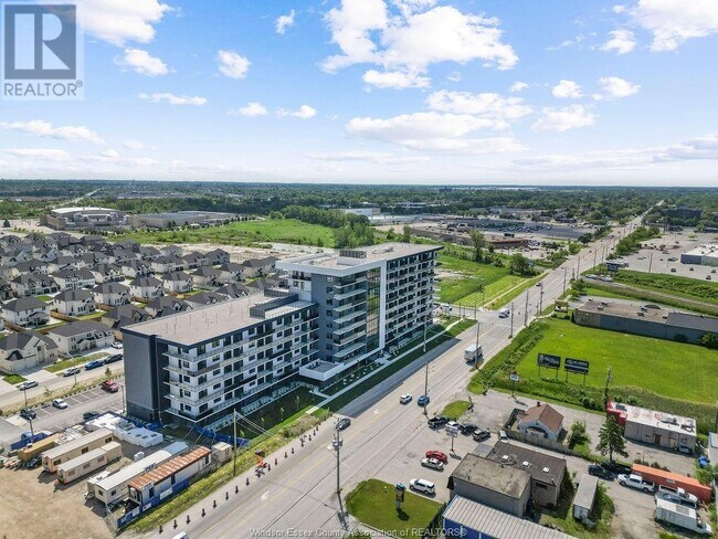 1624 Lauzon Pkwy in Windsor, ON - Building Photo - Building Photo