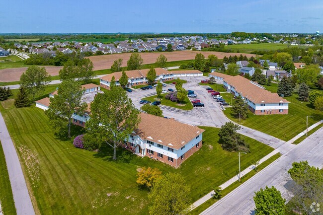1024 Westport Dr in Port Washington, WI - Building Photo - Building Photo