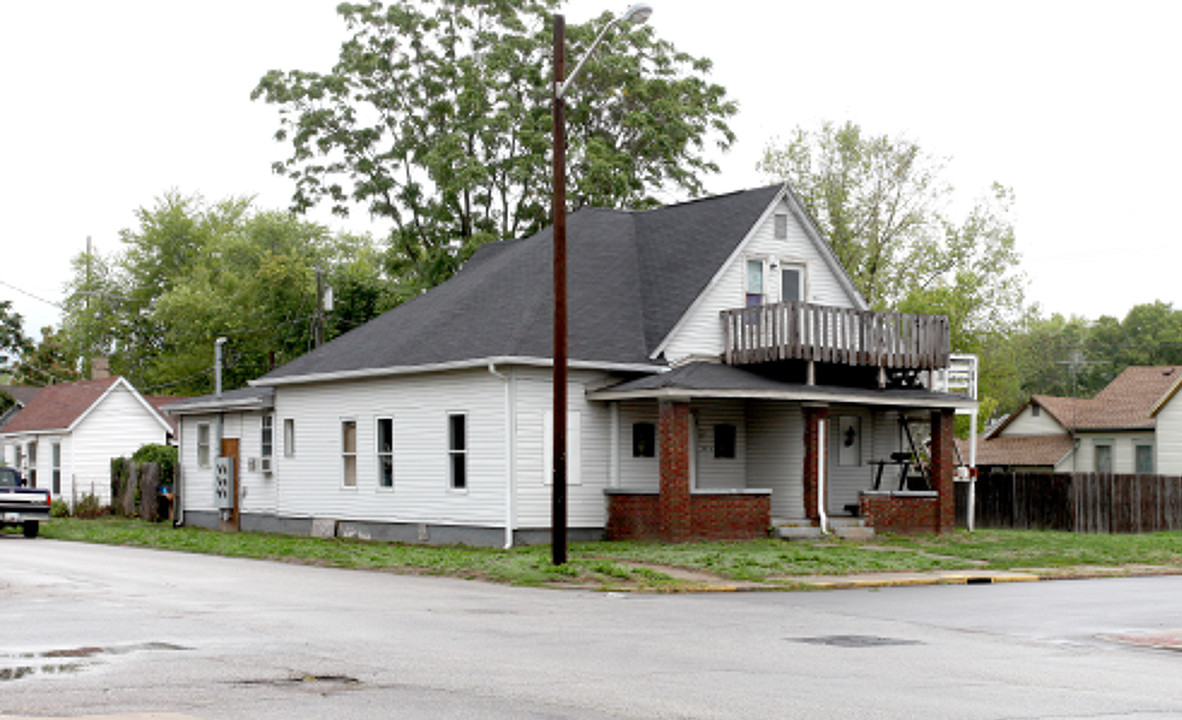 190 W Pike St Apartments A-B-C-D in Martinsville, IN - Building Photo