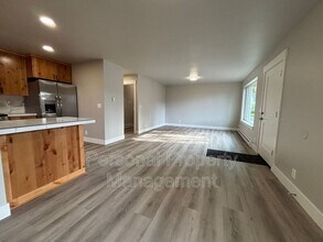 112 Elm St in Ridgefield, WA - Building Photo - Building Photo