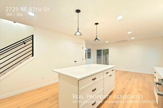 2729 NE 87th St in Seattle, WA - Building Photo - Building Photo